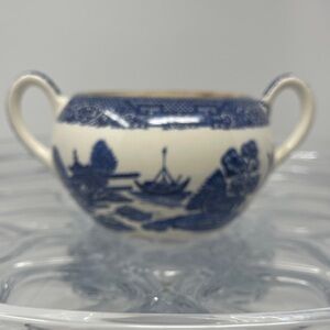 Blue Willow Ceramic Sugar Bowl.